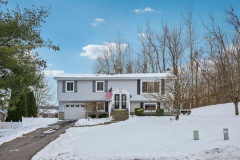 105 Shaker Court N New Windsor NY 12553