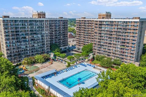 152-18 Union Turnpike 12R Flushing NY 11367