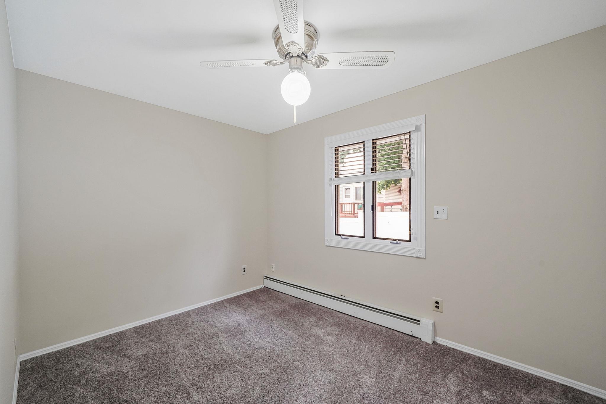8 Adolphi Place, Ronkonkoma, New York image 22