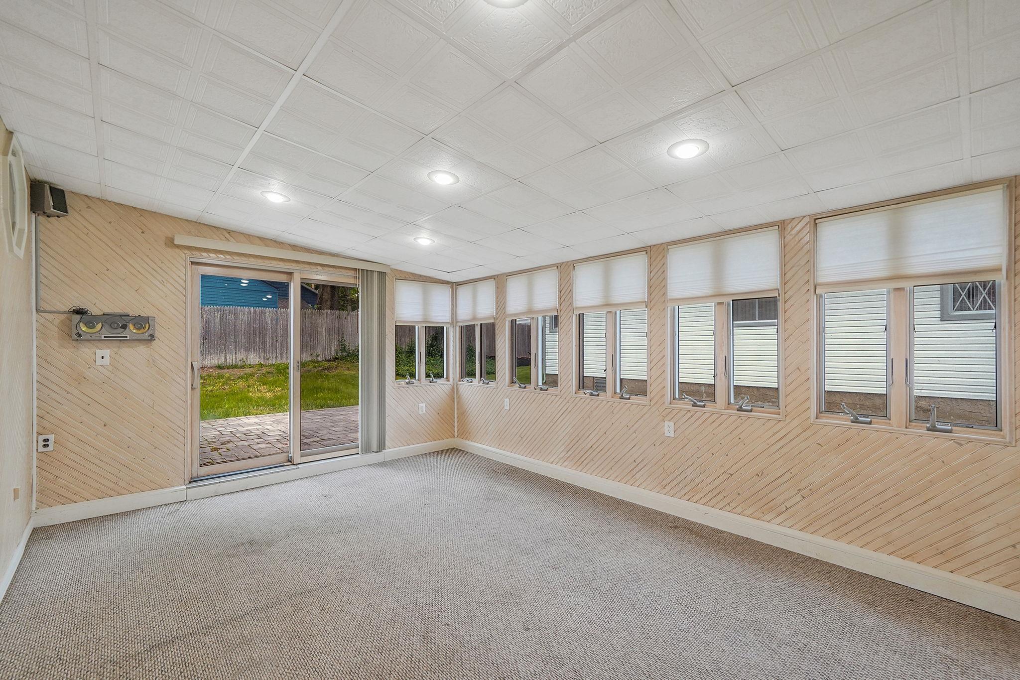 8 Adolphi Place, Ronkonkoma, New York image 16