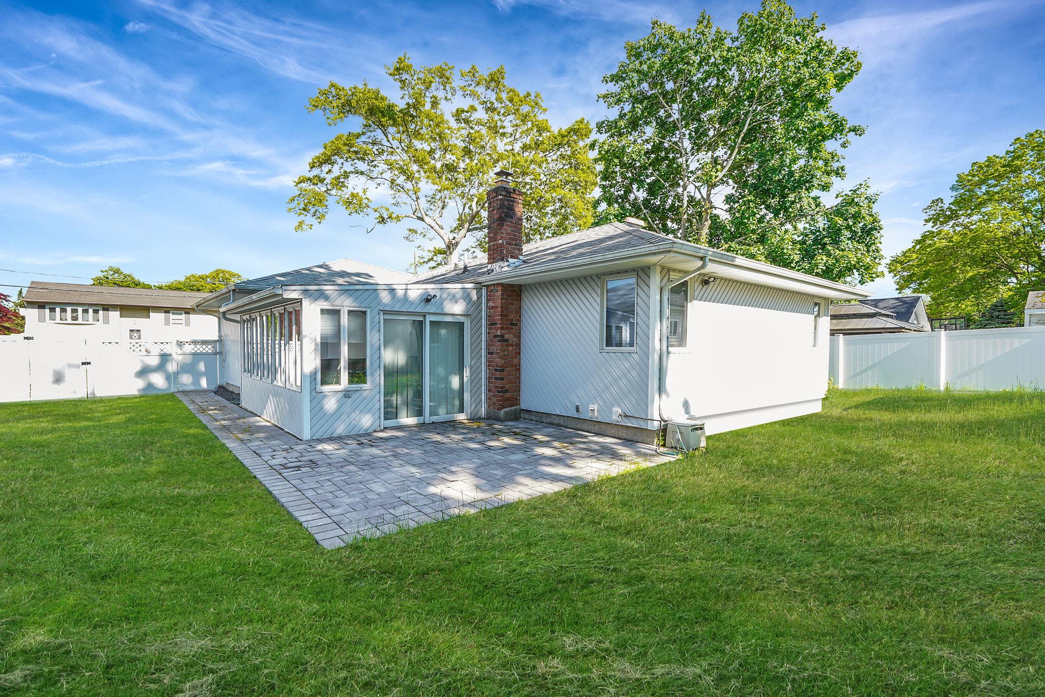 8 Adolphi Place, Ronkonkoma, New York image 45