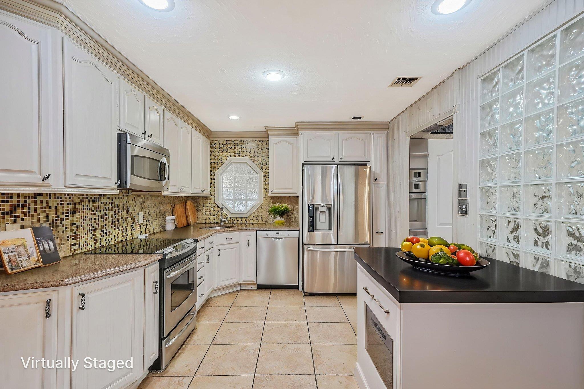 8 Adolphi Place, Ronkonkoma, New York image 14