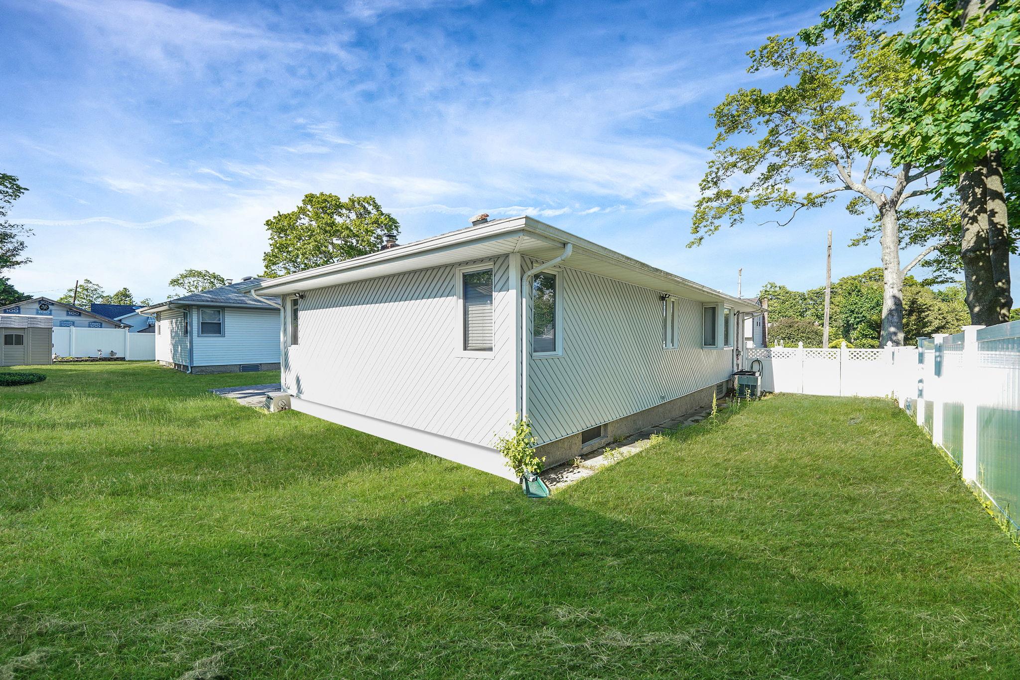 8 Adolphi Place, Ronkonkoma, New York image 43
