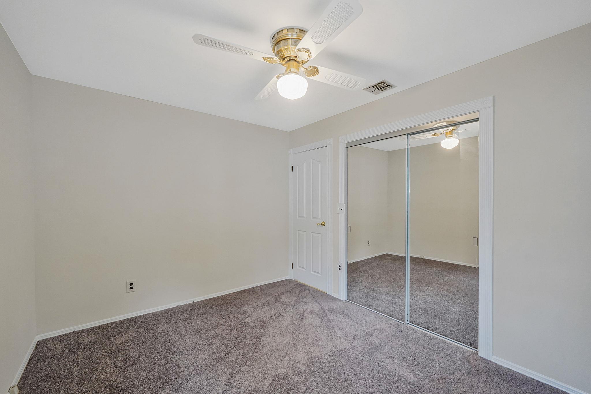 8 Adolphi Place, Ronkonkoma, New York image 27