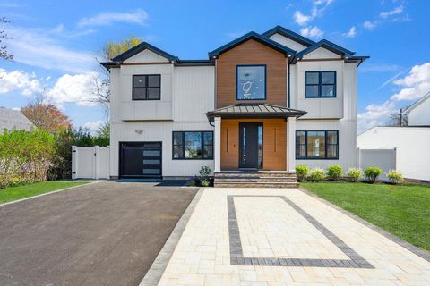 49 Pilgrim Lane Westbury NY 11590