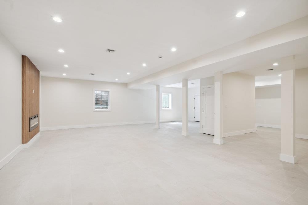 49 Pilgrim Lane, Westbury, New York image 36