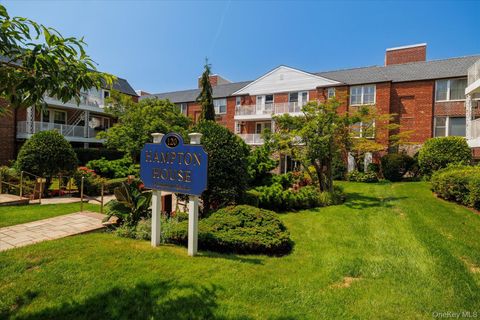 Photo of 120 Morris Avenue #A19, Rockville Centre, NY 11570 (MLS # 901233)