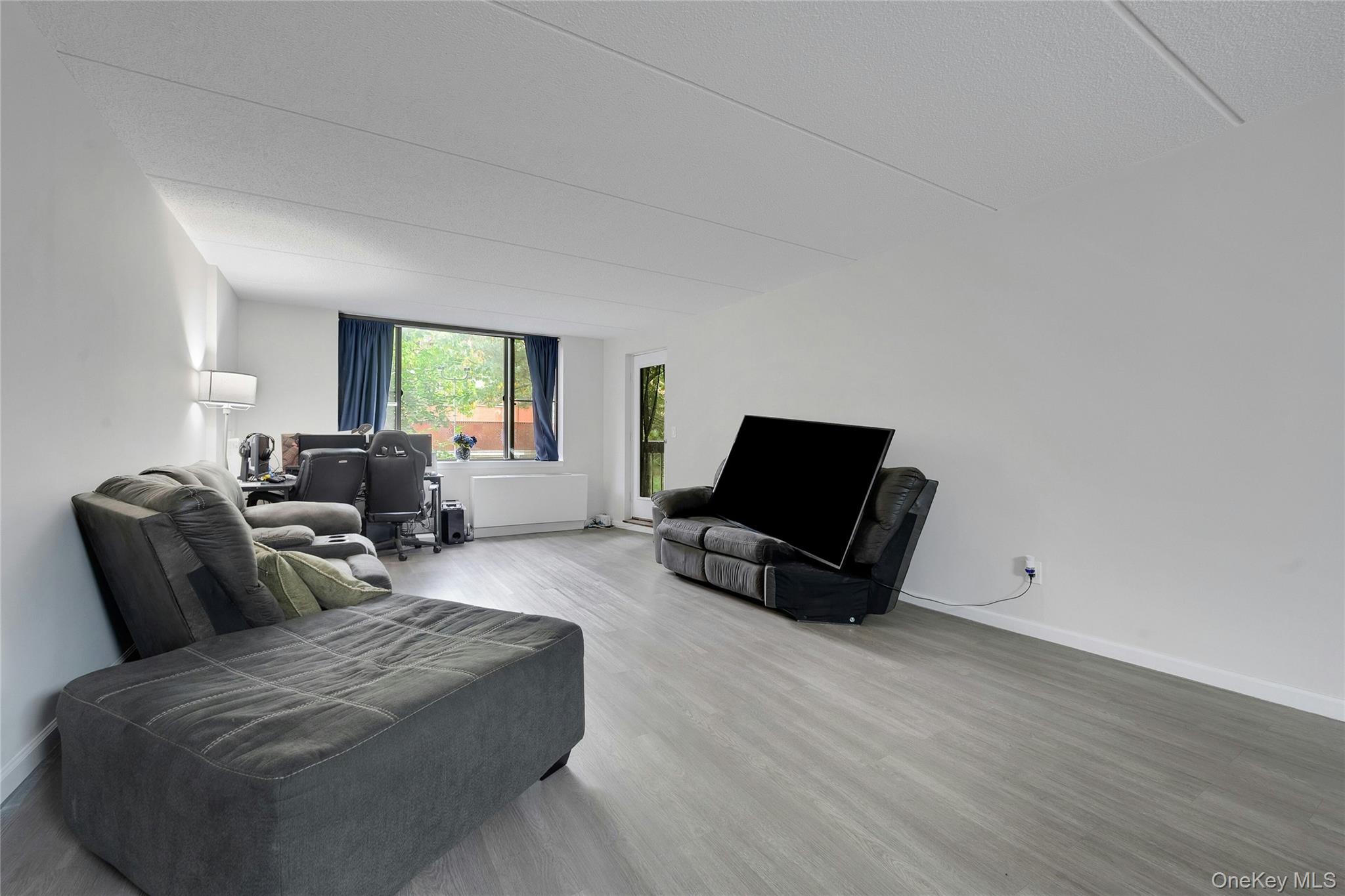 777 N Macquesten Parkway N 305