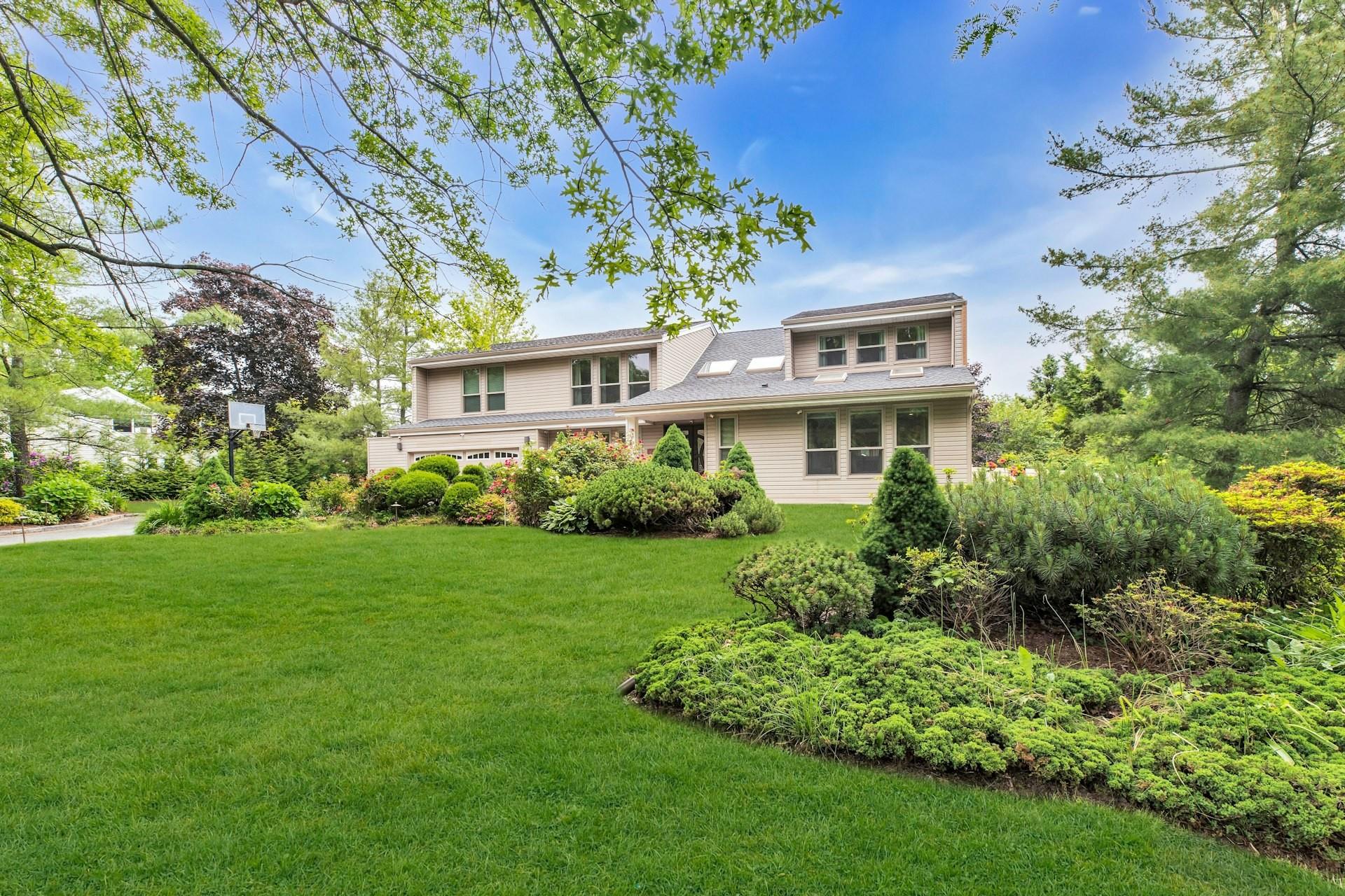 9 Hill & Tree Court, Melville, New York image 3