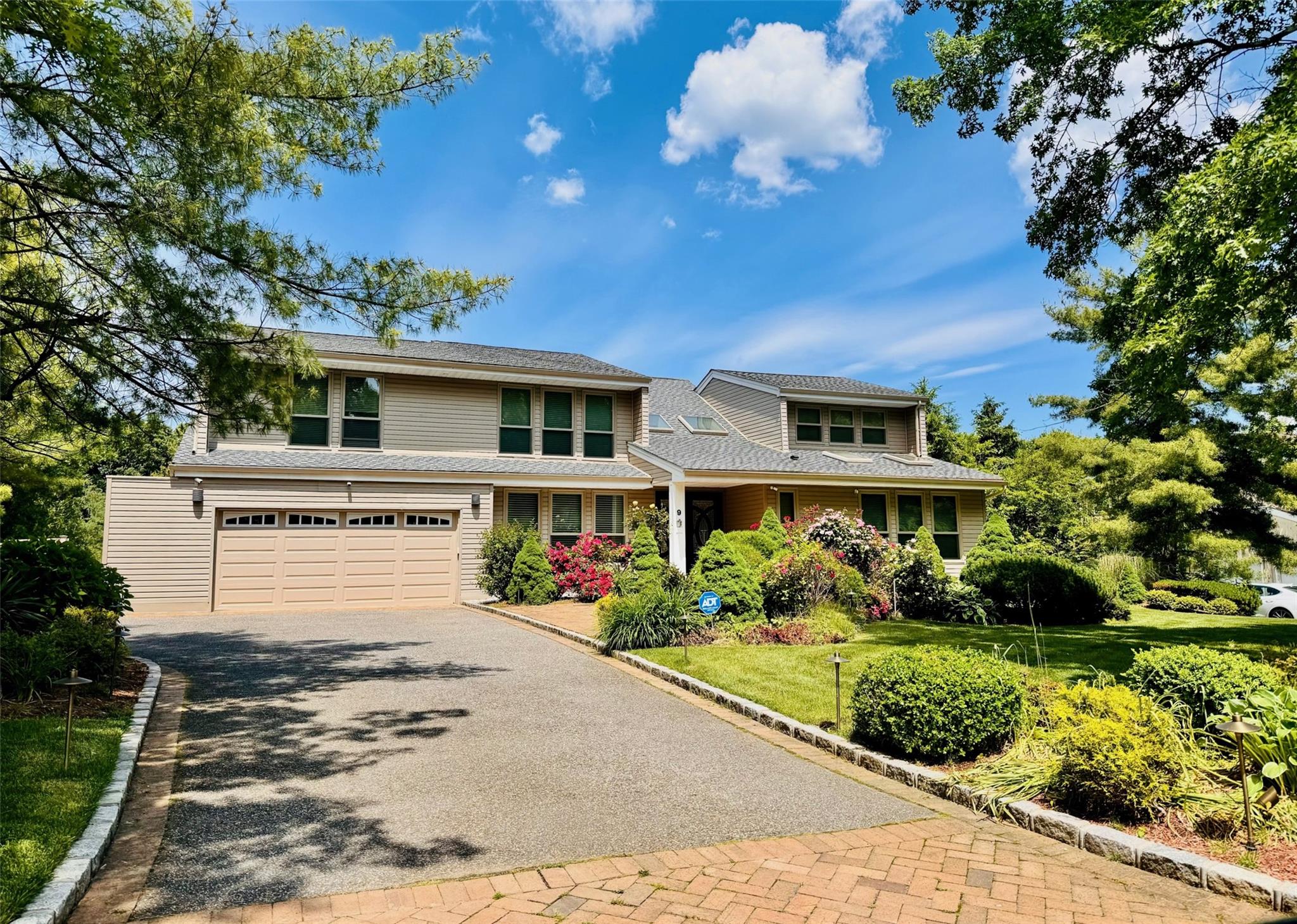 9 Hill & Tree Court, Melville, New York image 1