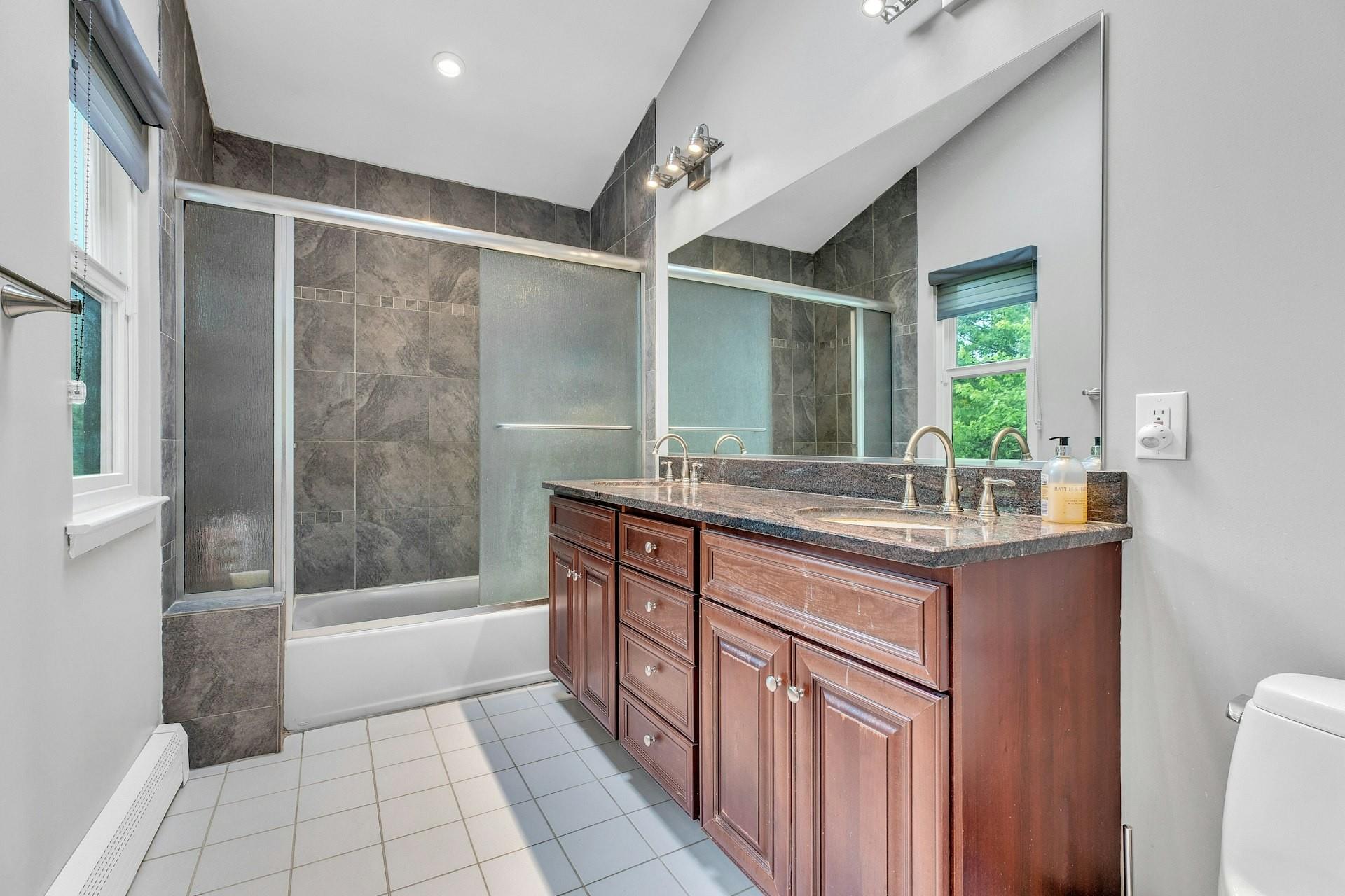 9 Hill & Tree Court, Melville, New York image 30