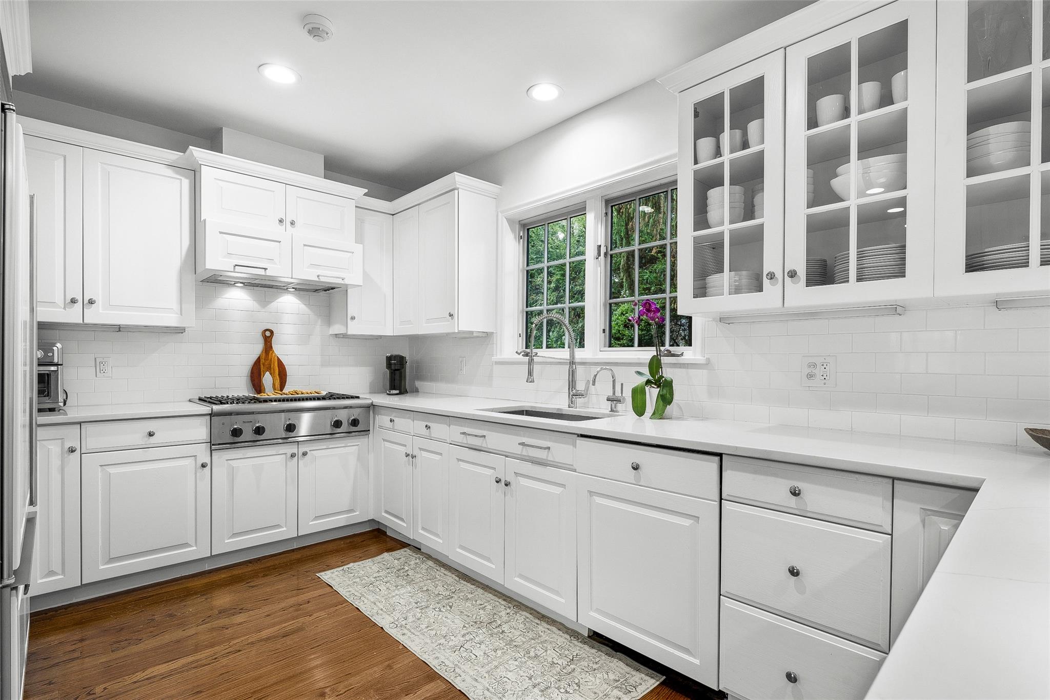 6 South Drive, Larchmont, New York image 14