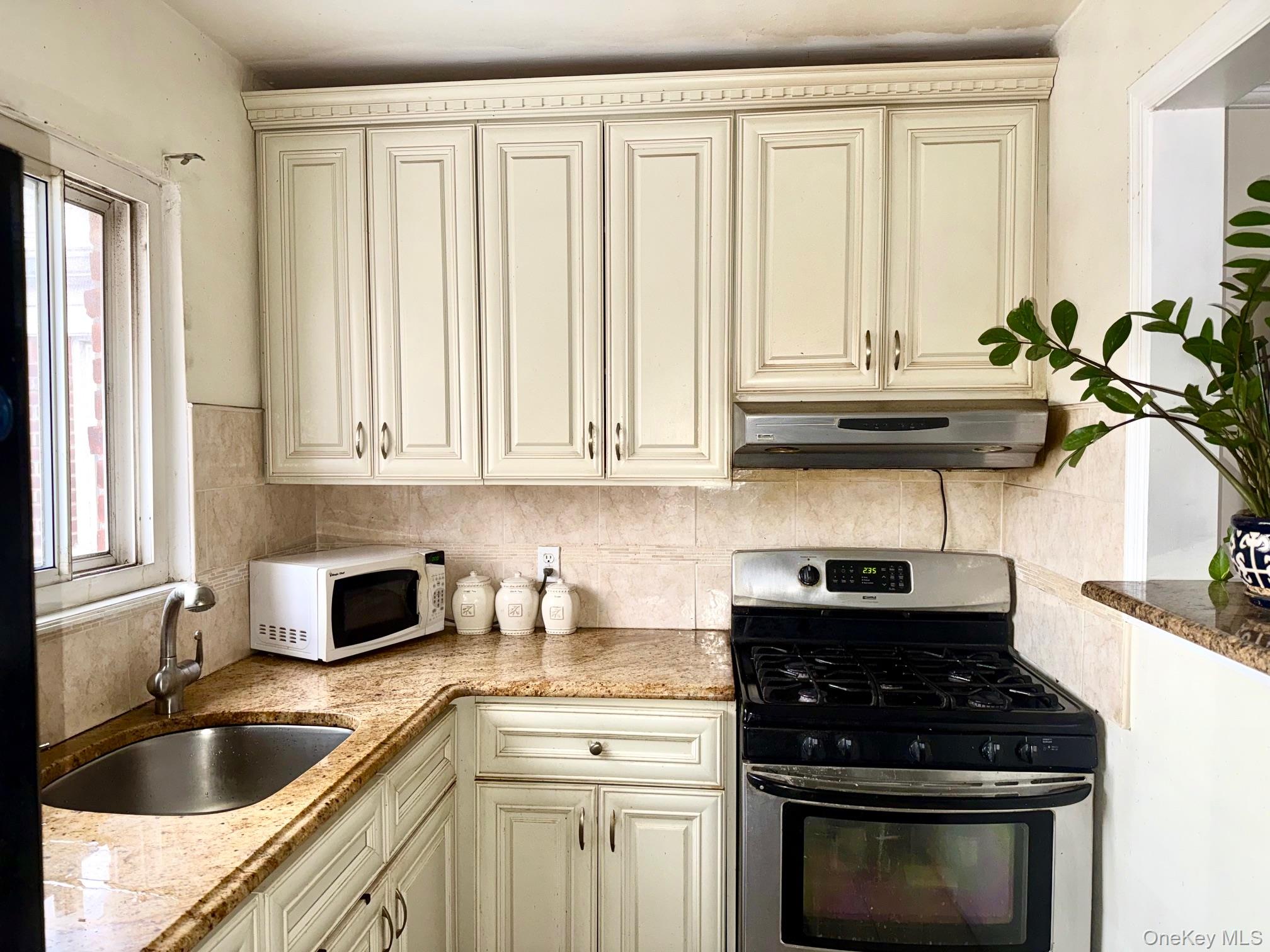 196-40 Pompeii Avenue 2B