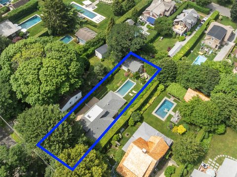 Homes For Sale - 163 Halsey Street St<br/> Southampton, NY 11968