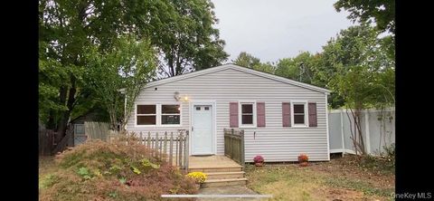 Photo of 54 Oakland Avenue, Port Jefferson Station, NY 11776 (MLS # 919860)