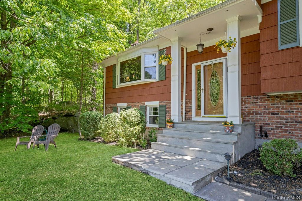 Photo of 8 Woodland Road, Bedford, NY 10506 (MLS # 1000711)