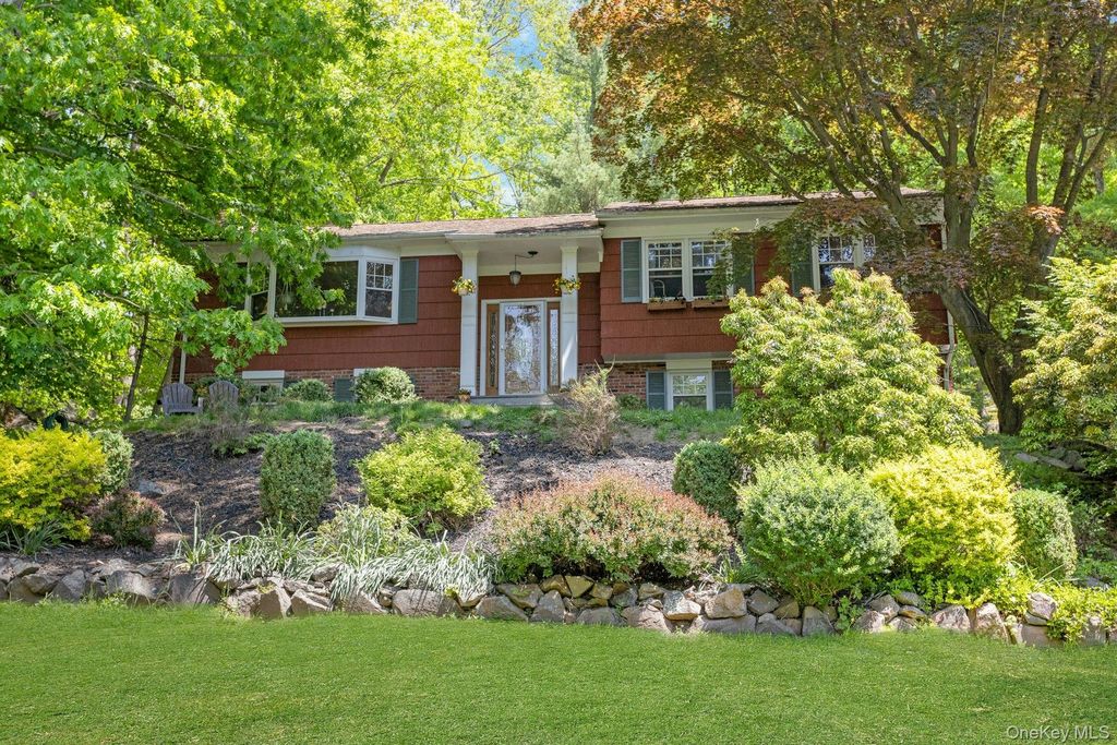 Photo of 8 Woodland Road, Bedford, NY 10506 (MLS # 1000711)