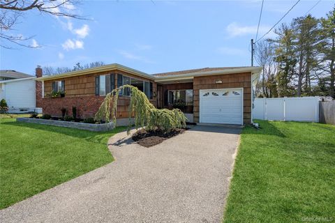 40 Bartley Lane West Sayville NY 11796