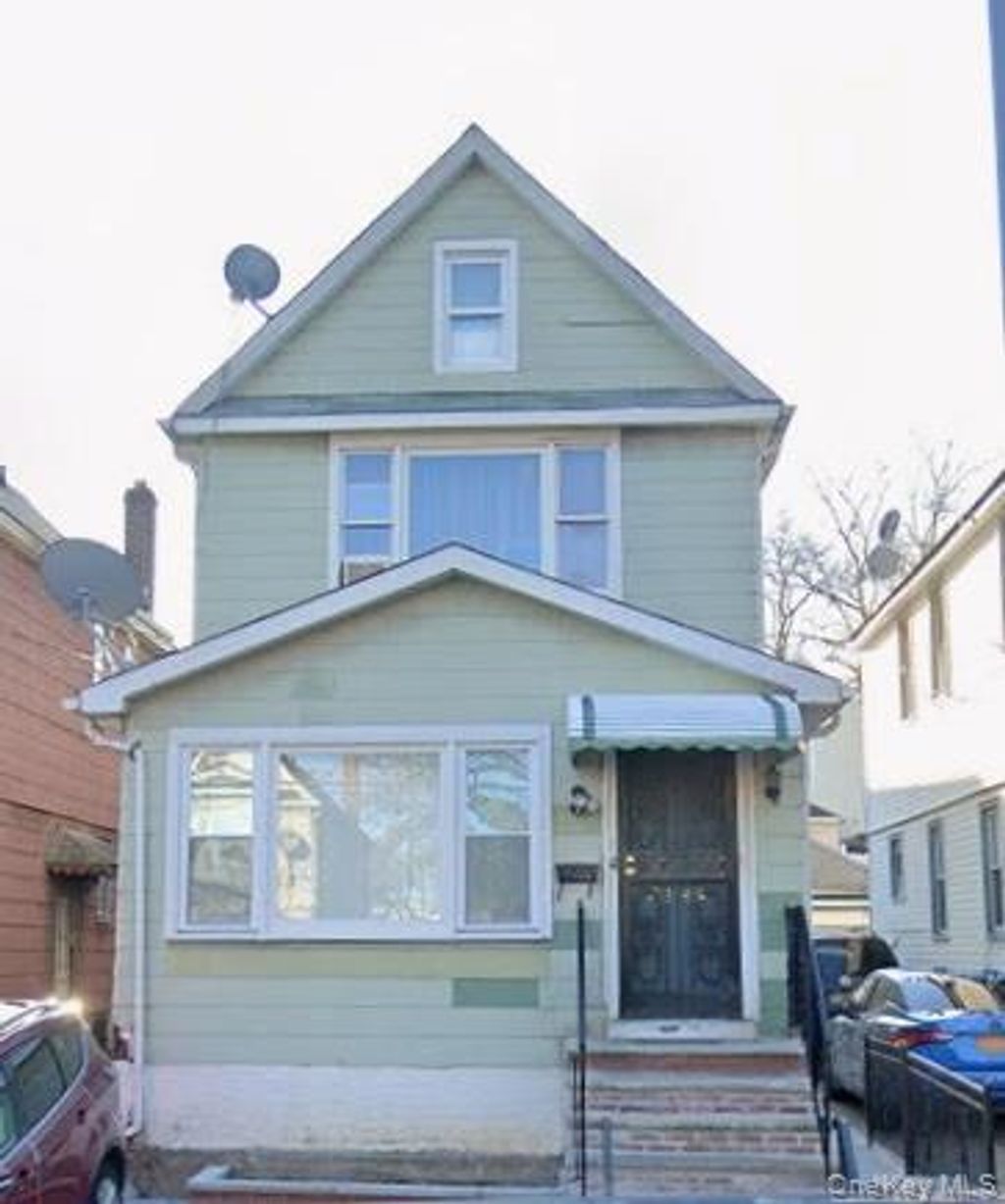 Photo of 62-44 84 Street, Middle Village, NY 11379 (MLS # 927010)