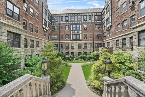 Photo of 295 N Broadway #27, Yonkers, NY 10701 (MLS # 986619)