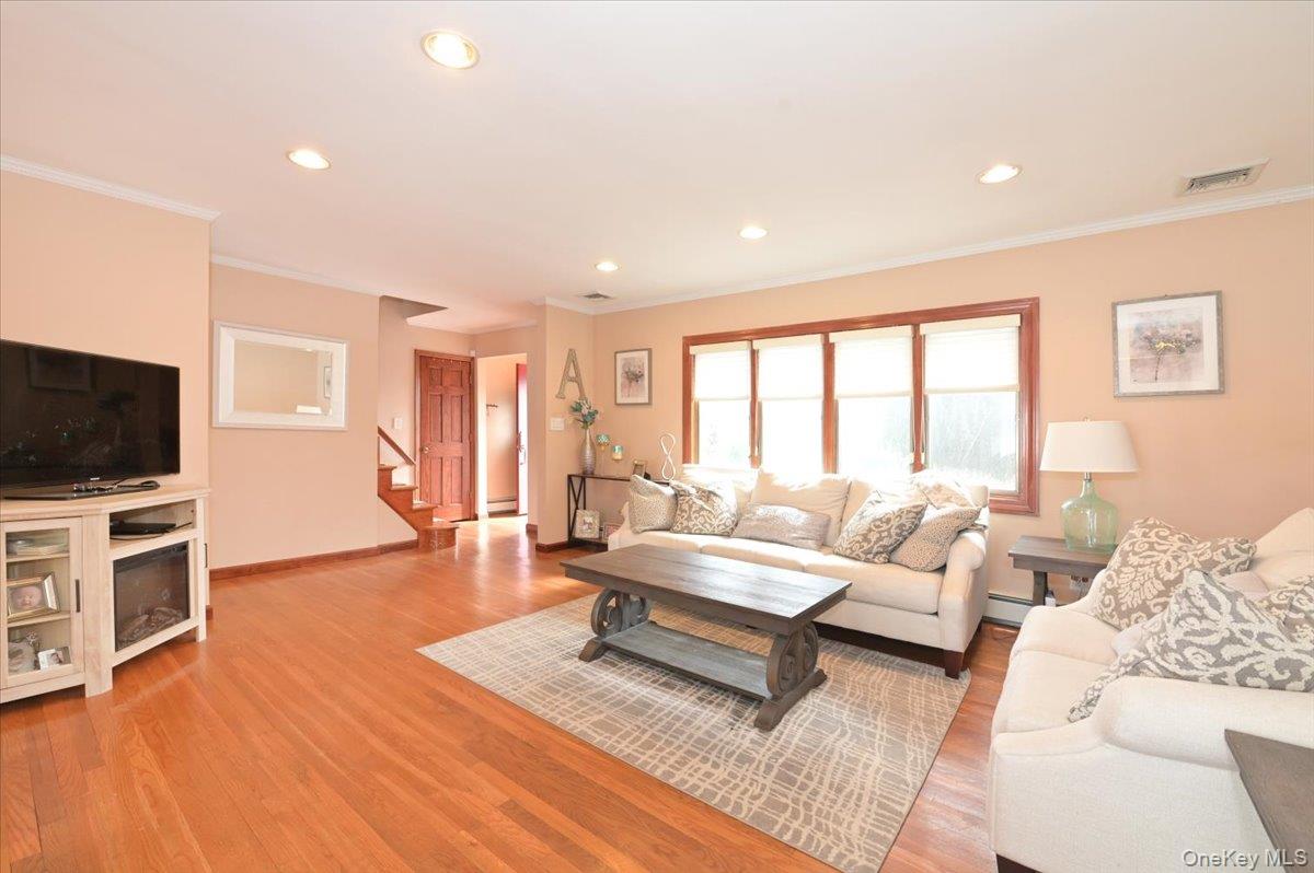 265 N Syracuse Avenue