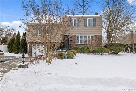 Homes For Sale - 39 Garnet Lane<br/> Plainview, NY 11803