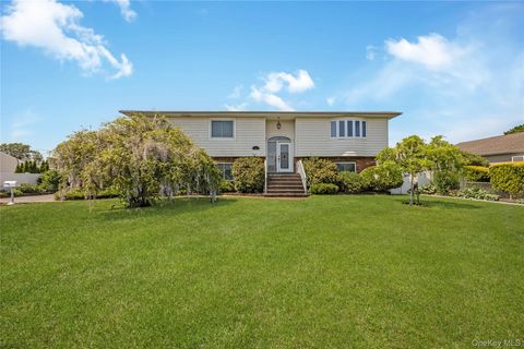 Homes For Sale - 1540 7th Street<br/> Suffolk County, West Babylon, NY 11704