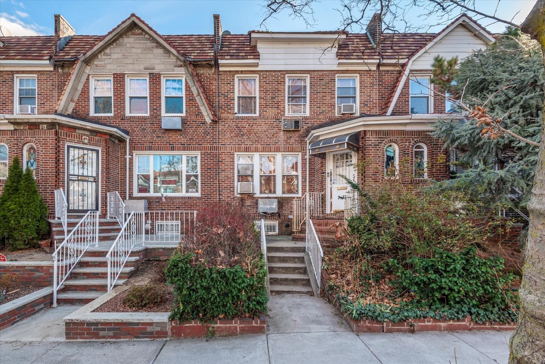 Willoughby Avenue, Ridgewood, Queens, NY - 3 Bedrooms  
2 Bathrooms  
11 Rooms - 