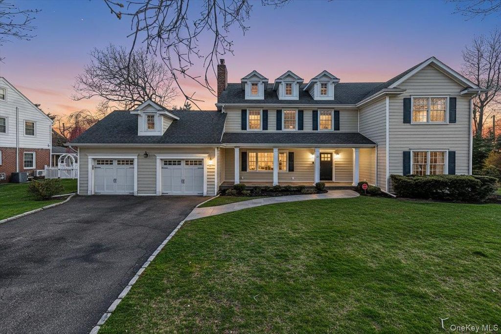 Photo of 12 Whitehall Road, Rockville Centre, NY 11570 (MLS # 983665)