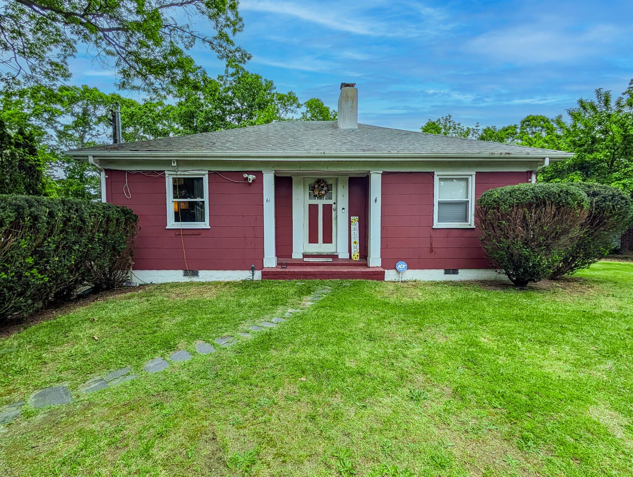 61 Manor Drive, Shirley, New York image 1