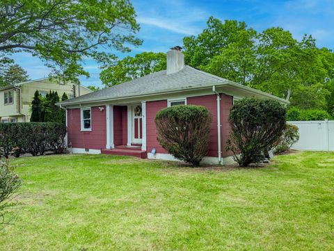 61 Manor Drive Shirley NY 11967