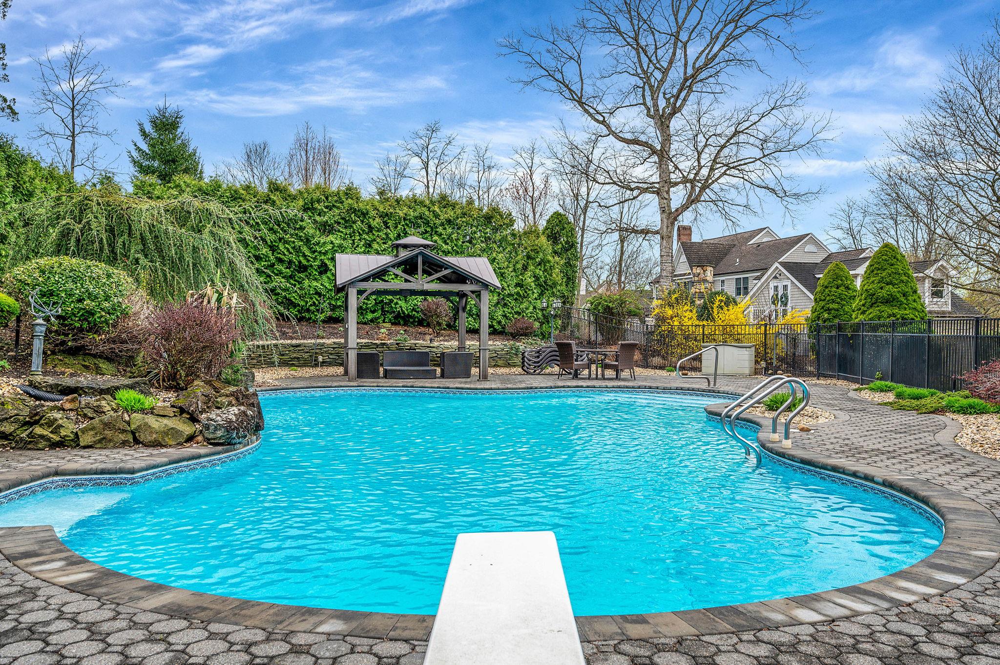 4 Maureen Drive, Mount Sinai, New York image 36