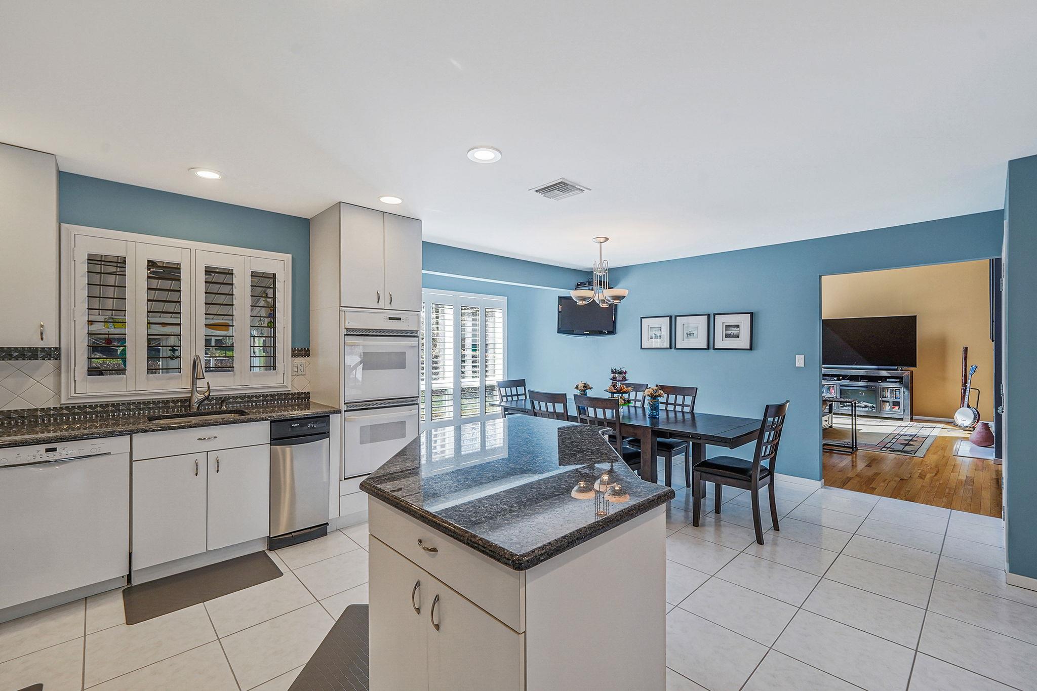 4 Maureen Drive, Mount Sinai, New York image 13
