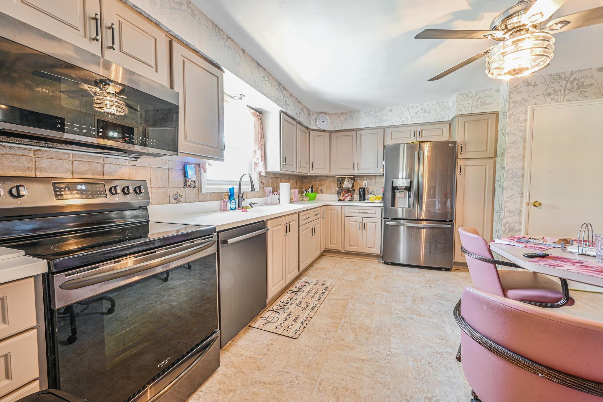 39 Primrose Lane, Roosevelt, New York image 13