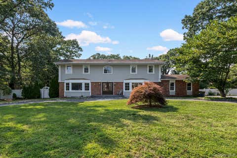 Homes For Sale - 1 Whispering Court<br/> Dix Hills, NY 11746