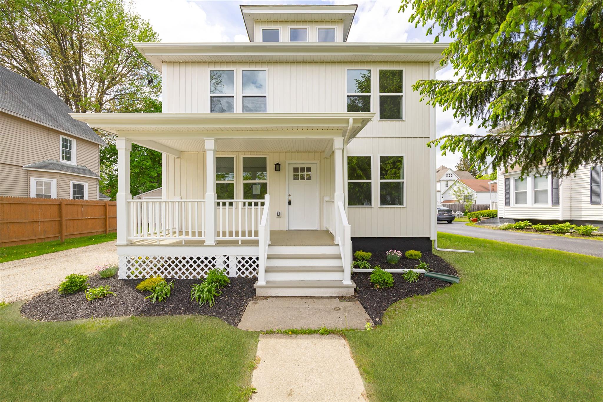 S Maple Avenue, Millerton, New York - 3 Bedrooms  
2 Bathrooms  
7 Rooms - 