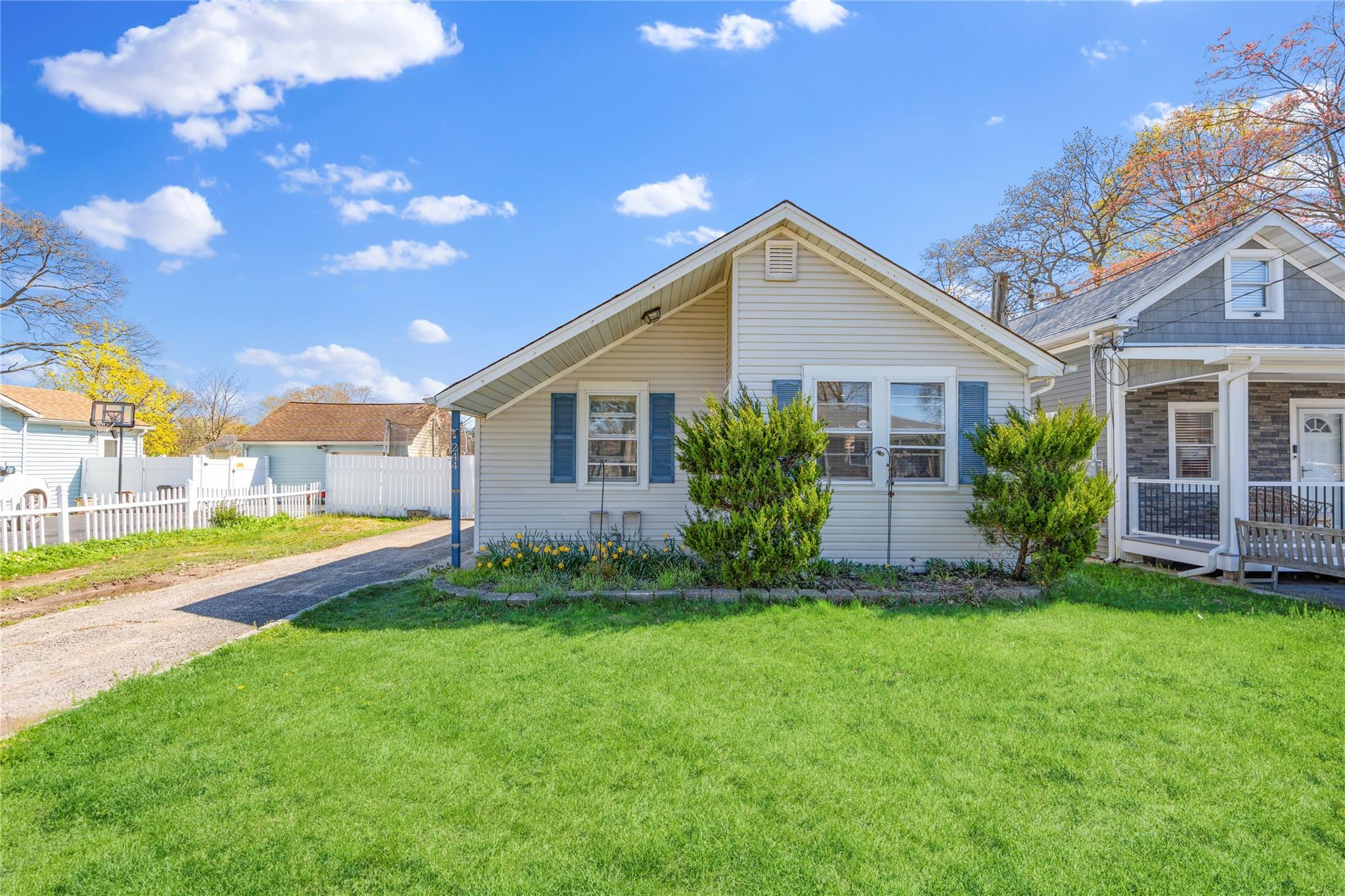 244 Laverne Avenue, Holbrook, New York image 1