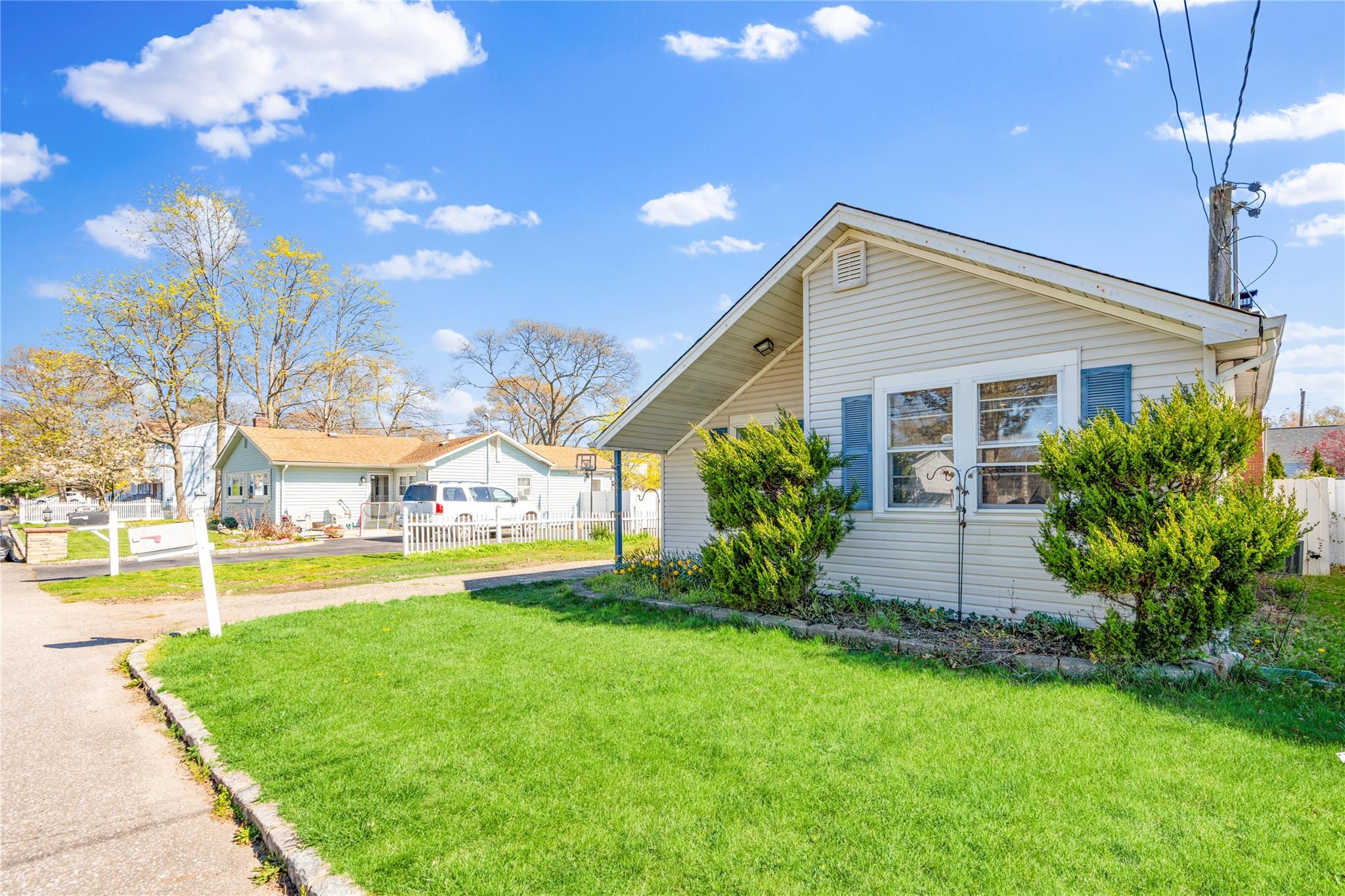 244 Laverne Avenue, Holbrook, New York image 4