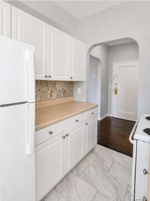 Apartment For Rent - 36 Hillside Avenue #1<br/> Williston Park, NY 11596
