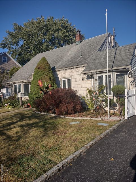 Photo of 19 Curve Lane, Levittown, NY 11756 (MLS # 931079)
