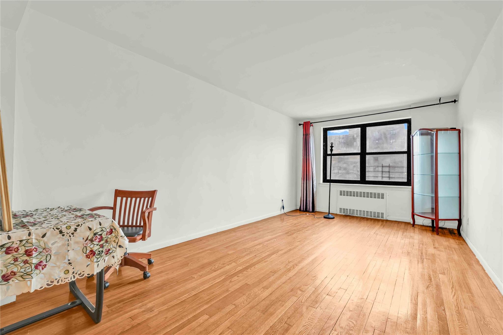 Property for Sale at 139th Street 2C, Flushing, Queens, NY - Bedrooms: 2 
Bathrooms: 1 
Rooms: 4  - $338,000