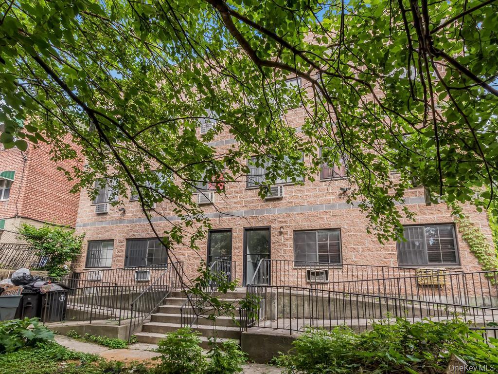 3545-3547 Carlisle Place
