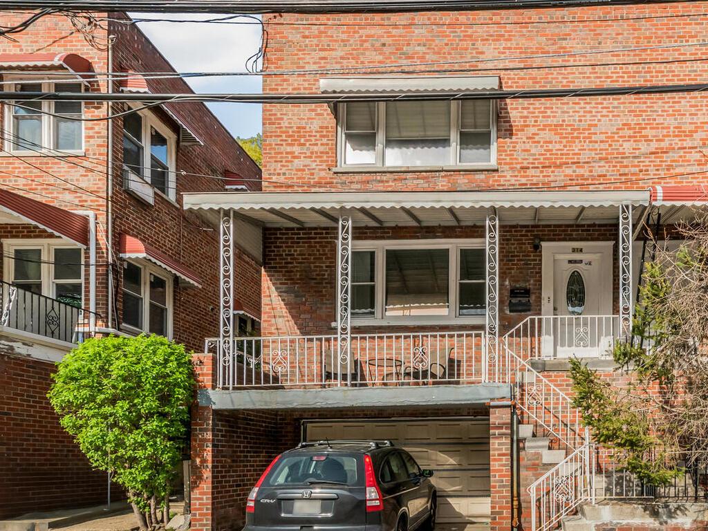 Mclean Avenue, Yonkers, New York - 6 Bedrooms  
5 Bathrooms - 