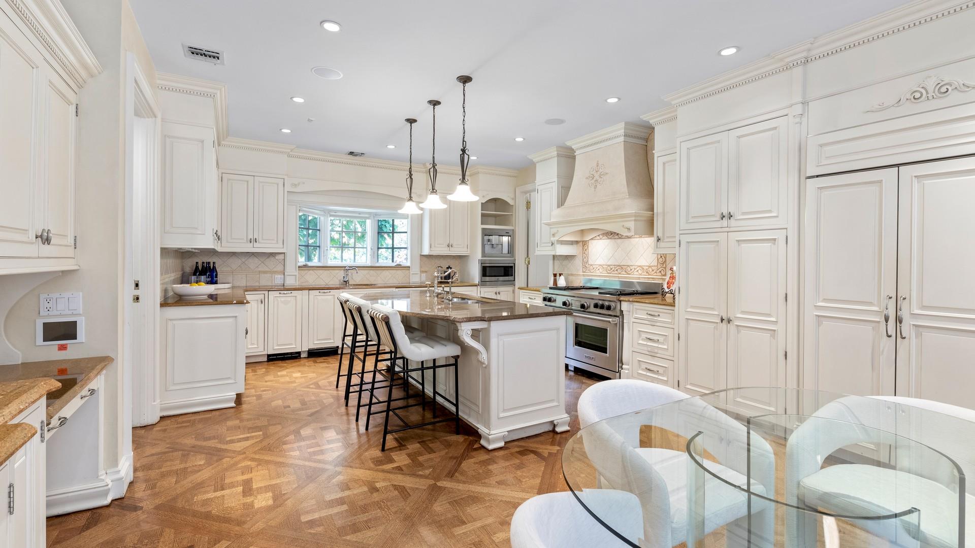 3 Pin Oak Court