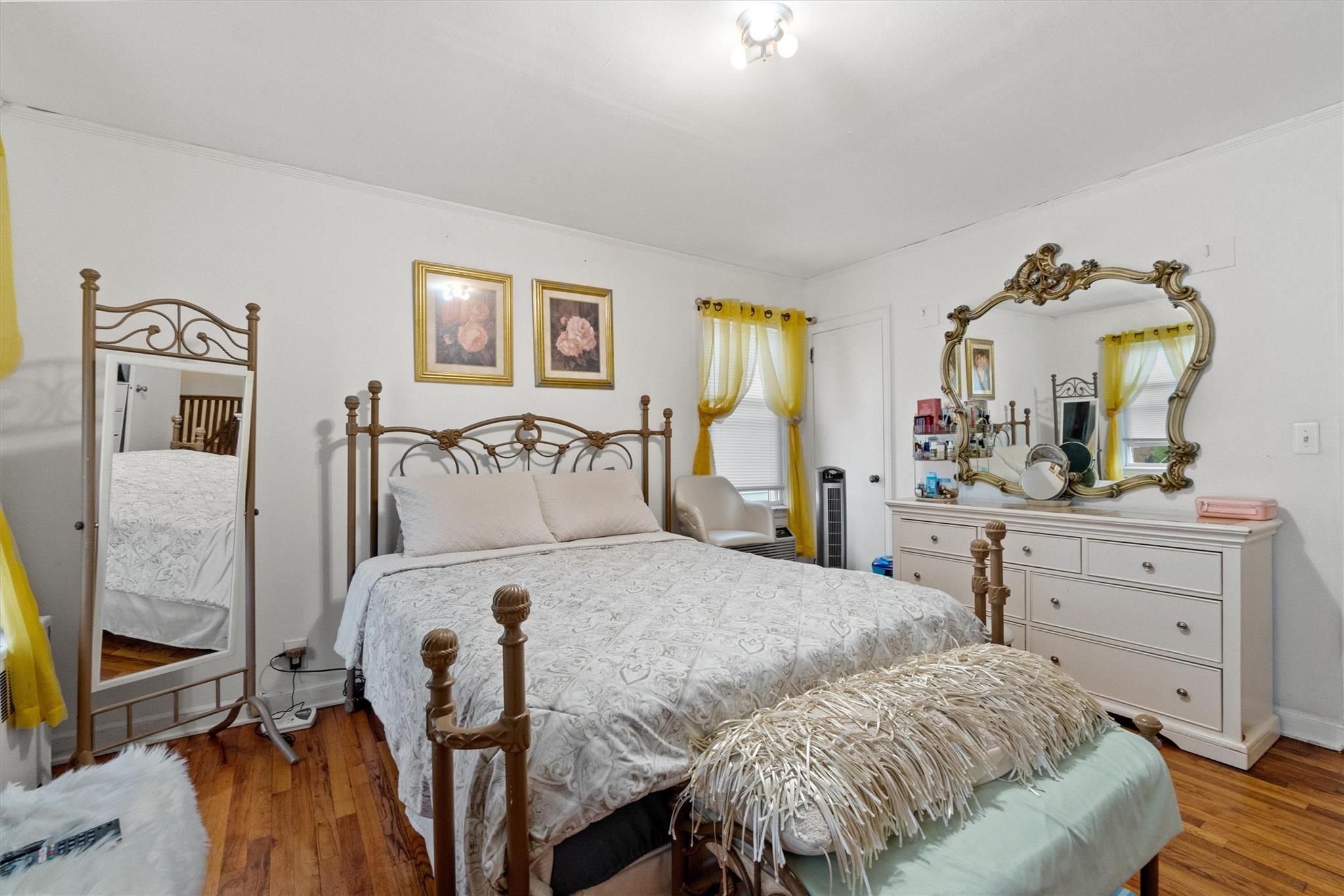 204 Throggs Neck Boulevard, Bronx, New York image 16