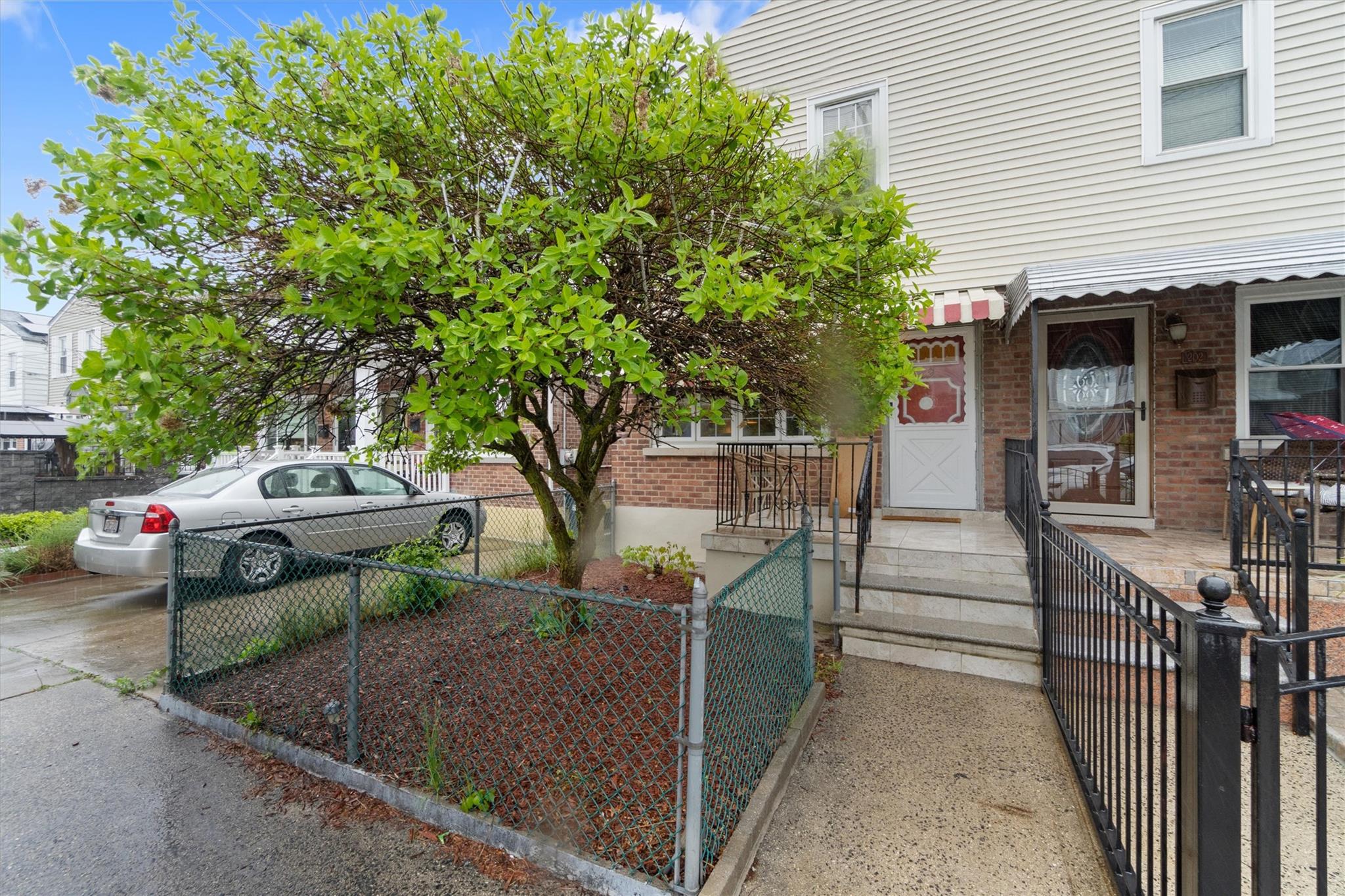 204 Throggs Neck Boulevard, Bronx, New York image 3