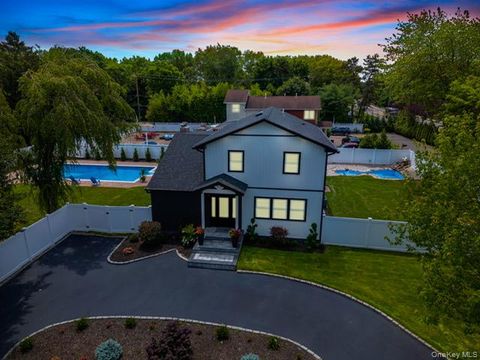 Homes For Sale - 2 Polo Street<br/> Dix Hills, NY 11746