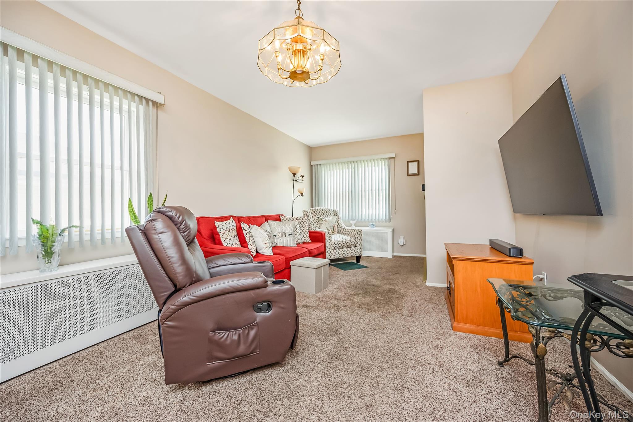 11 Locust Avenue E