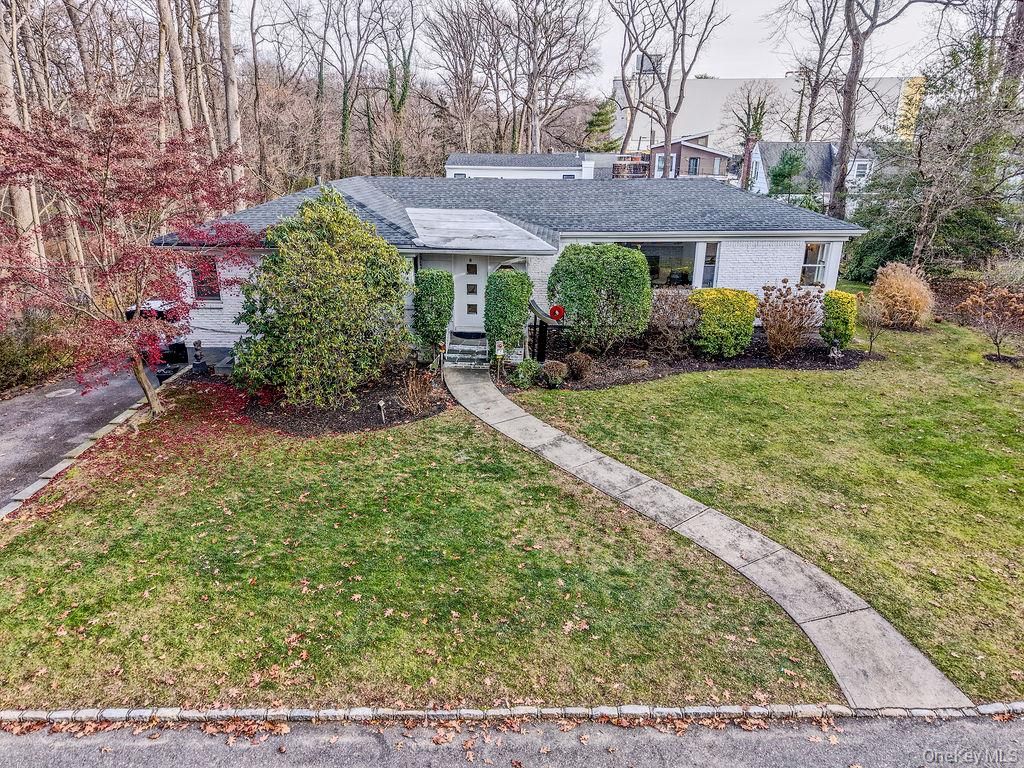 Photo of 9 Park Place, Great Neck, NY 11024 (MLS # 941188)