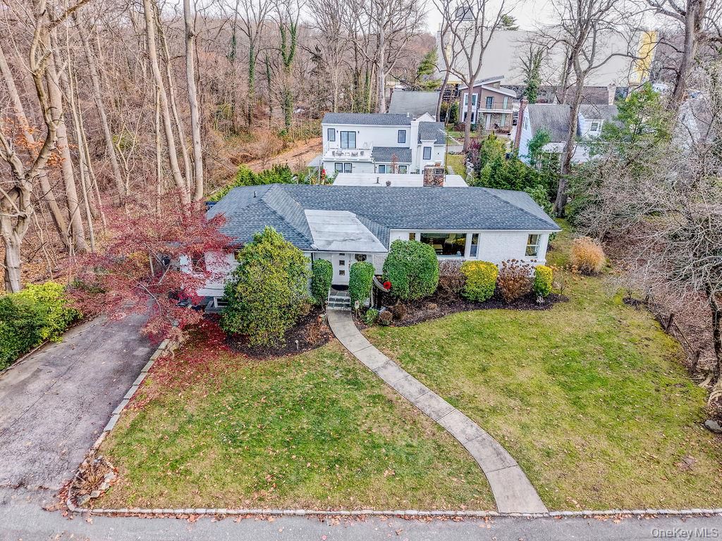 Photo of 9 Park Place, Great Neck, NY 11024 (MLS # 941188)